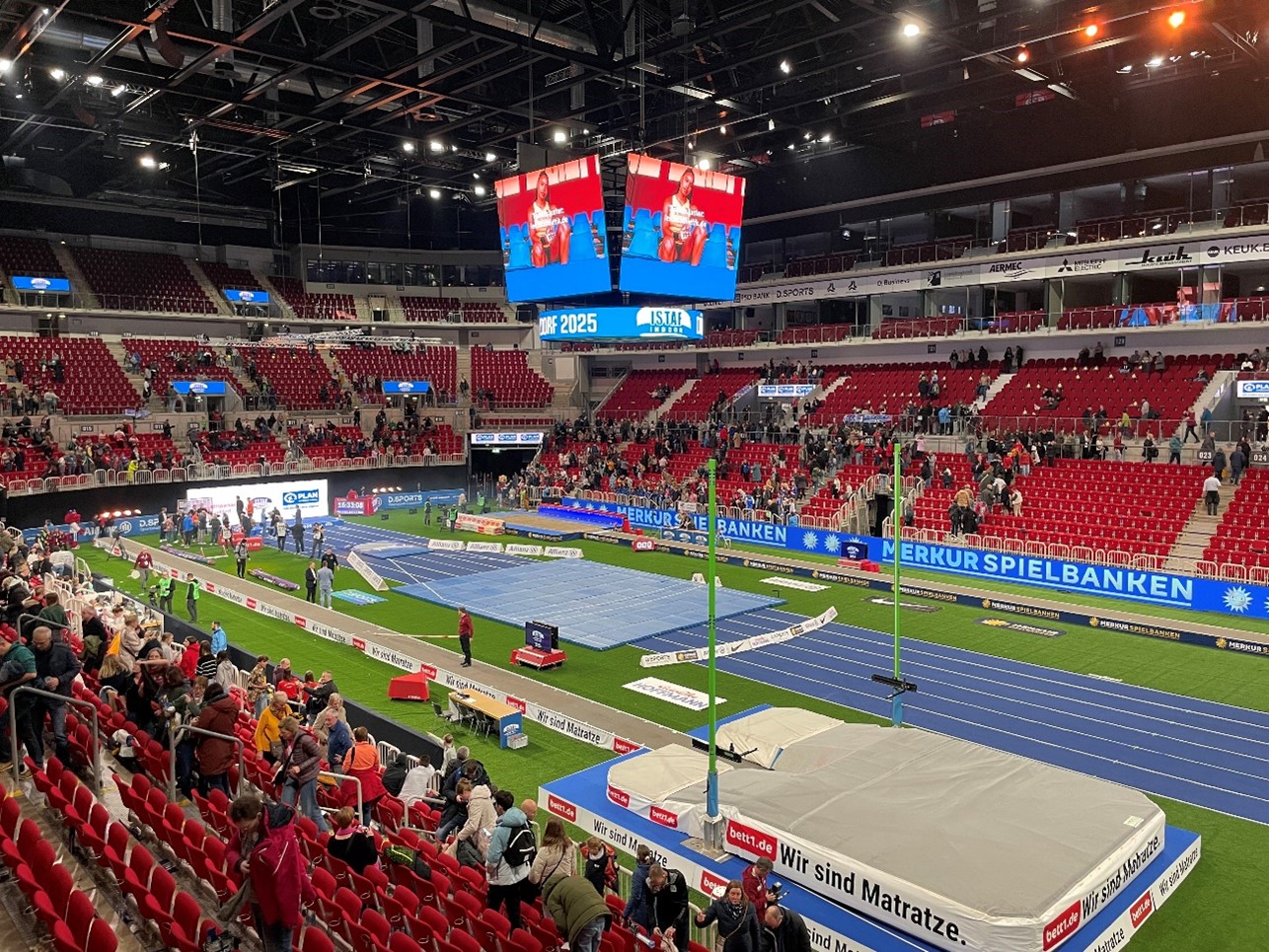 Die Leichtathleten besuchen das ISTAF in Düsseldorf