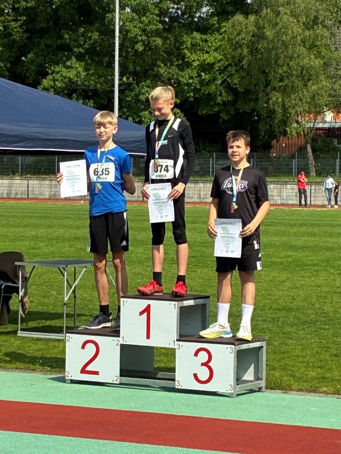 Prall gefülltes Wochenende für die Nieukerker Leichtathleten